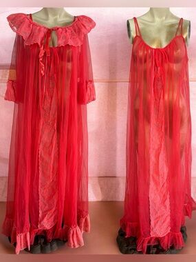 1950s ‘Movie Star’ Cherry Red Pignoire Nightgown Set